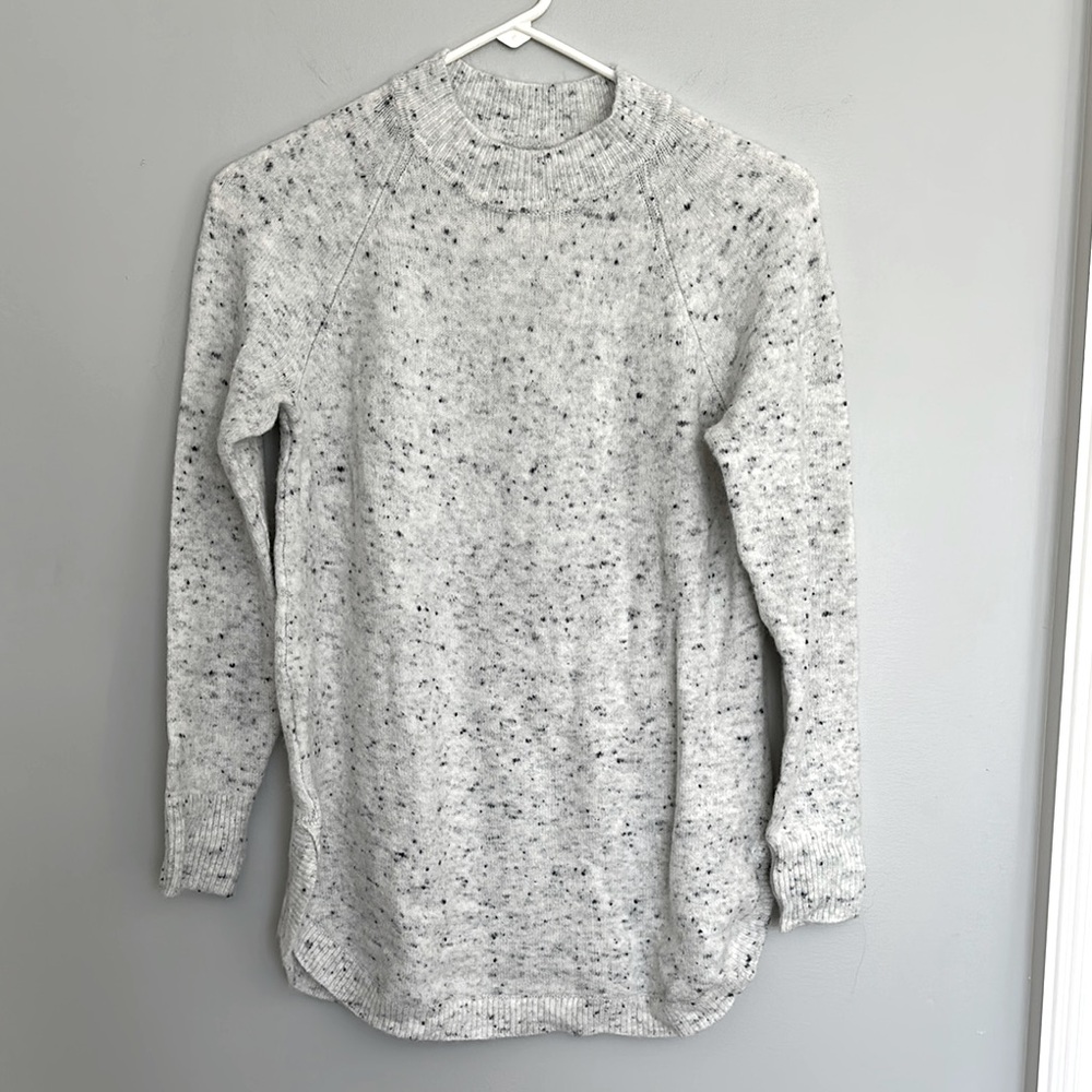 Ann Taylor Loft Speckled Gray Tulip-Hem Sweater